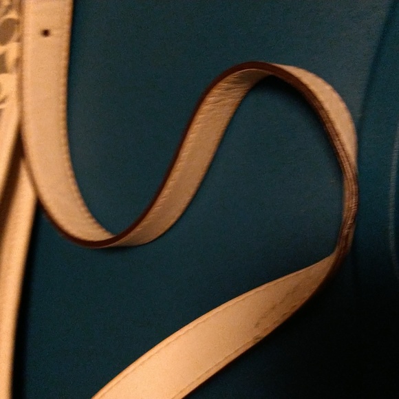 VGUC. Coach signature circle C gray and white shoulder bag. - Picture 10 of 16